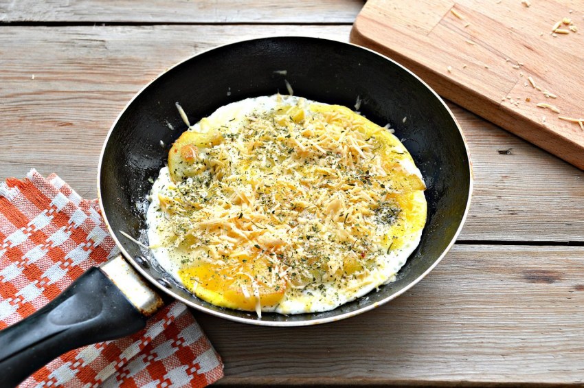 Глазунья с сыром