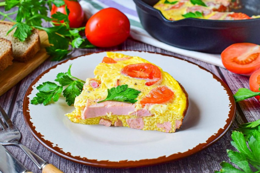 Яичница с брокколи и сыром