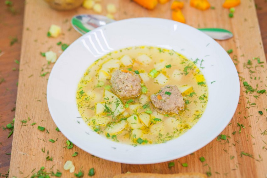 Суп картофельный с куриными фрикадельками