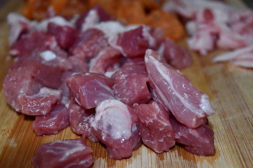 Мясо свиное сырое