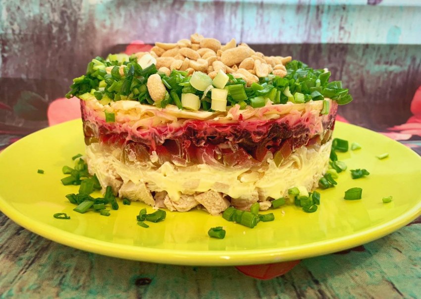 Салат Тиффани с виноградом и грецкими орехами