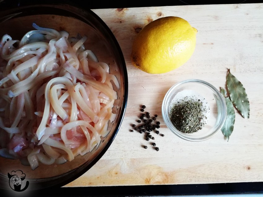 Маринованные кальмары с лимоном