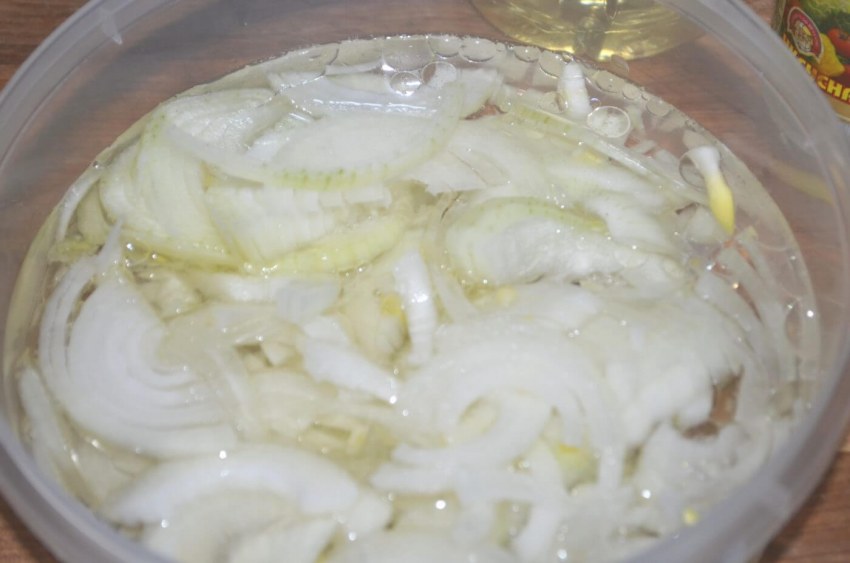 Селёдка с уксусом и луком быстрый рецепт