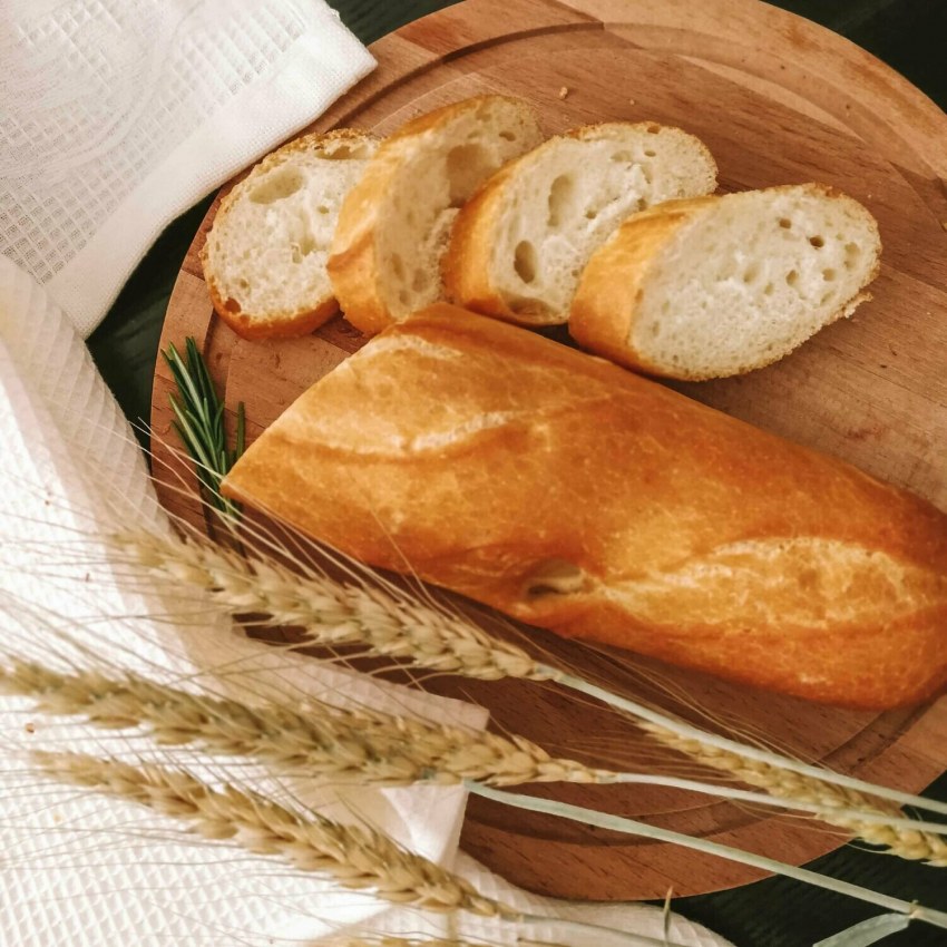 Французский багет с луком