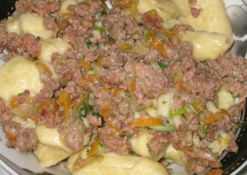 Галушки с мясом сверху