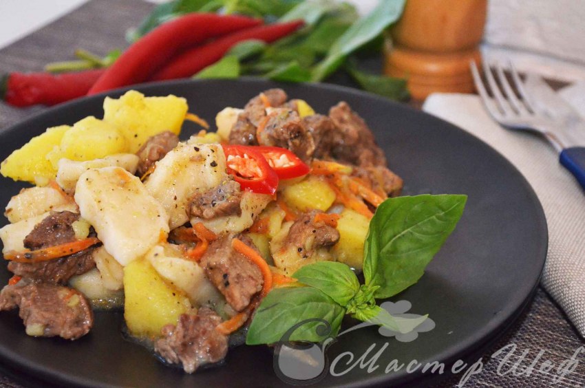 Картошка с мясом и галушками