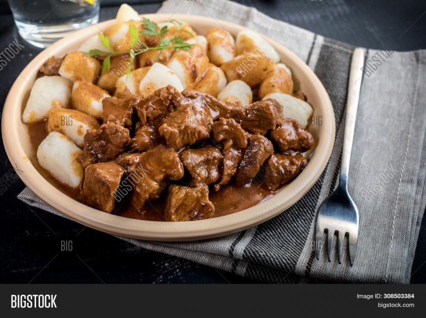 Говядина с картофельными галушками