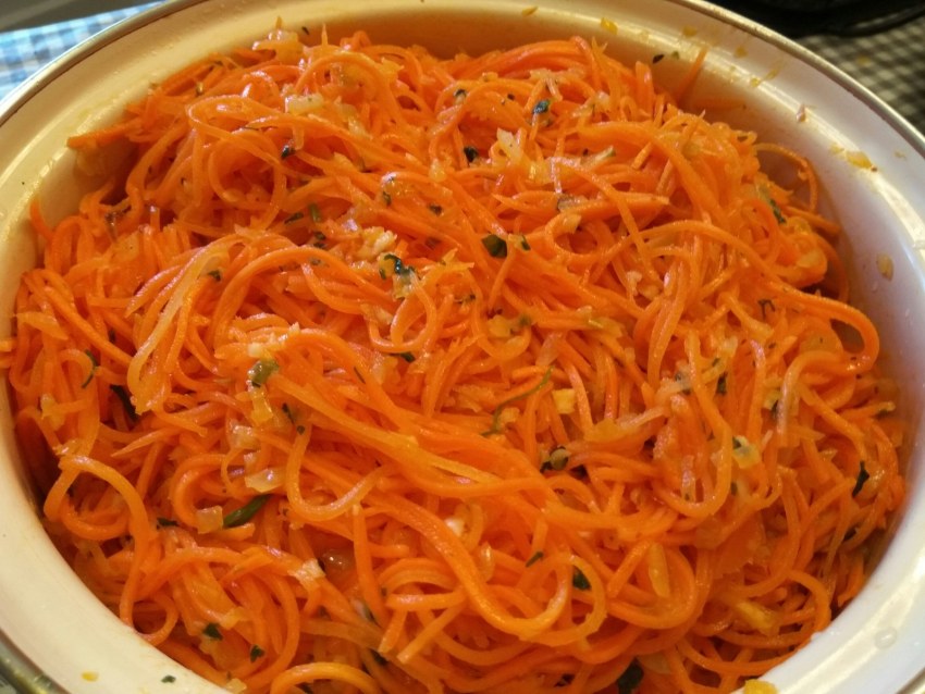 Фунчоза с курицей и корейской морковью