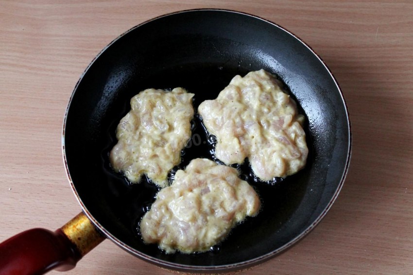 Лепешки из куриной грудки с крахмалом