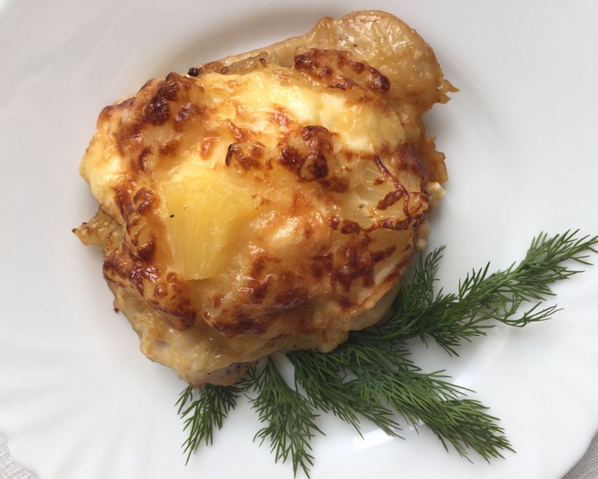 Курица запеченная с ананасами