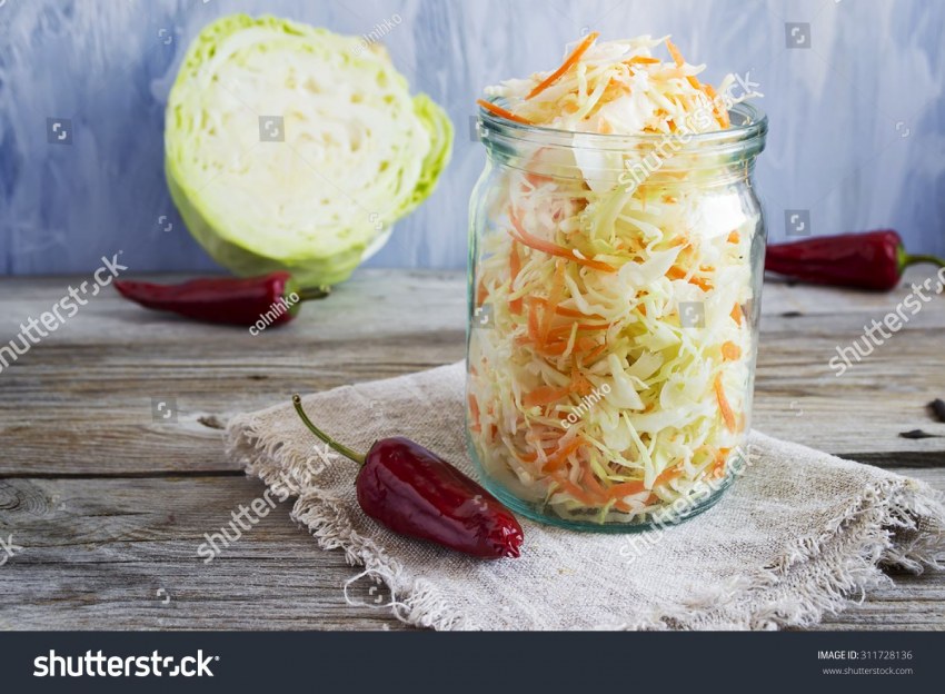 Капуста банка квашения натюрморт