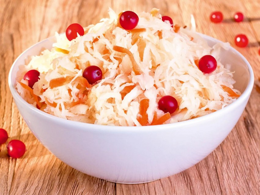 Квашеная капуста с клюквой
