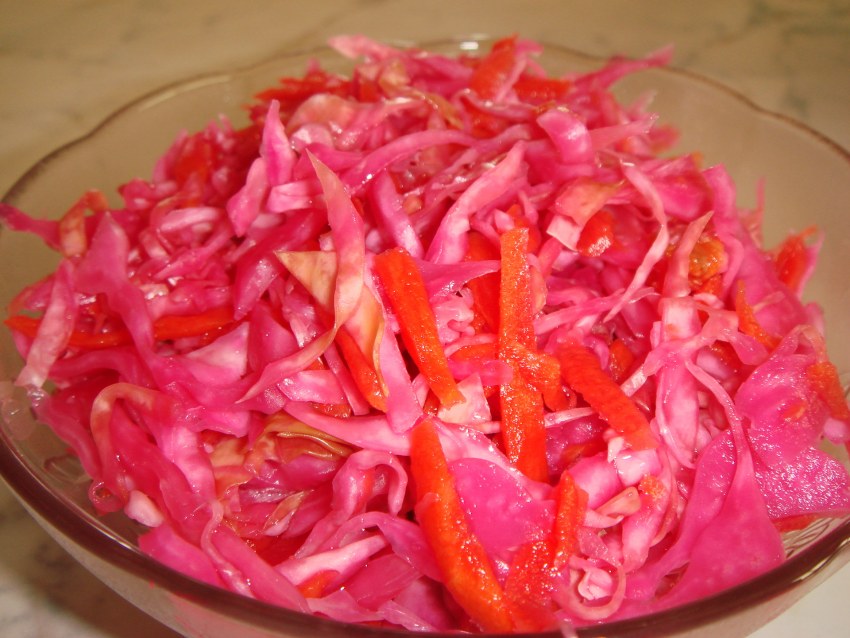 Квашеная капуста с свеклой и морковью