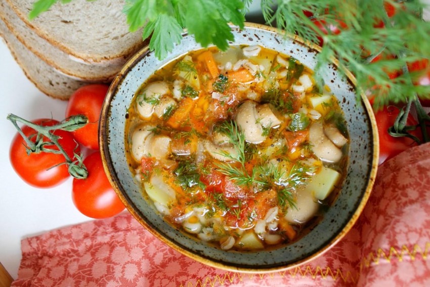 Рассольник с грибами и перловкой