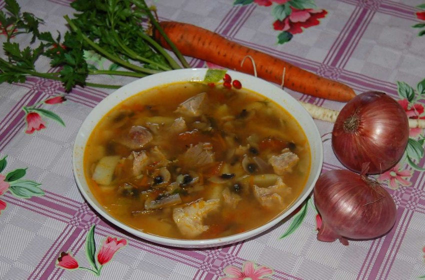 Чечевичный суп с грибами