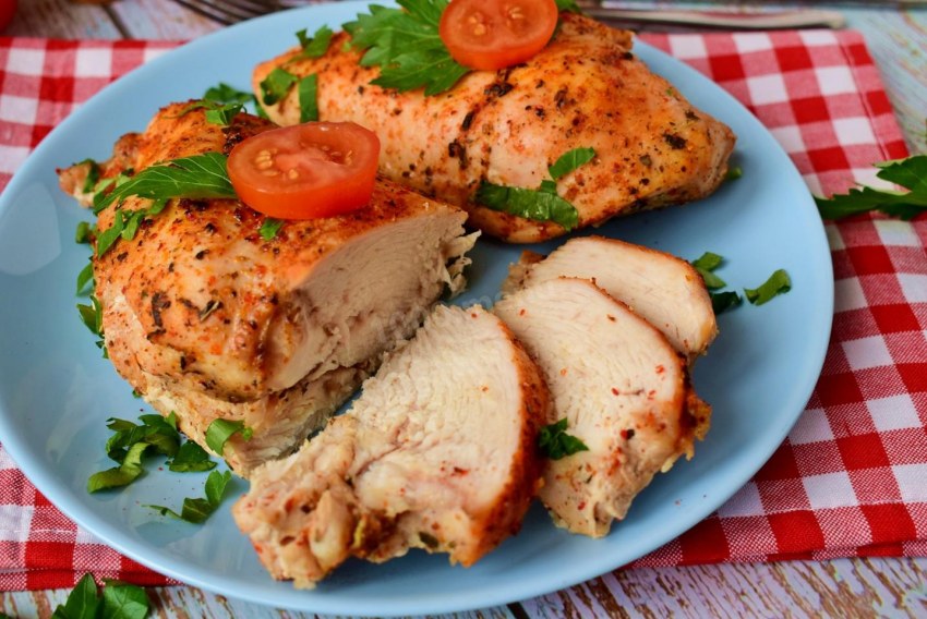 Куриная грудка запеченная с яблоками и лимоном