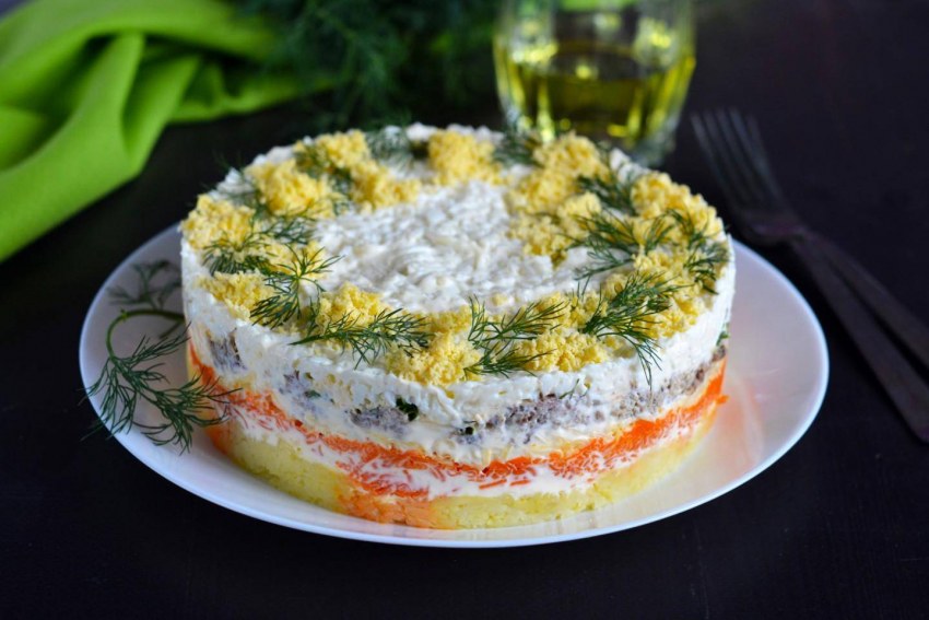 Салат с печенью трески с рисом