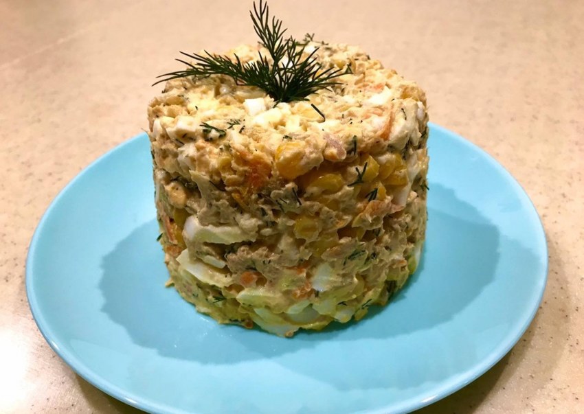 Салат из рыбных консерв