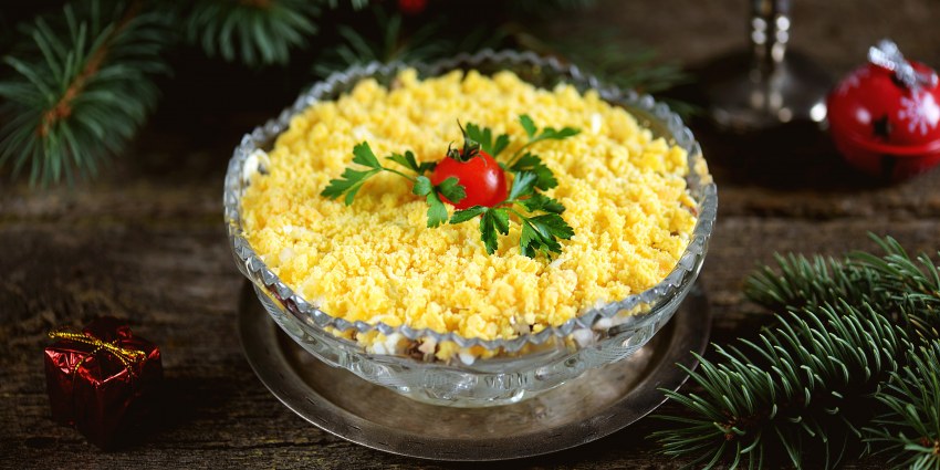 Салат Мимоза с рыбными консервами и рисом