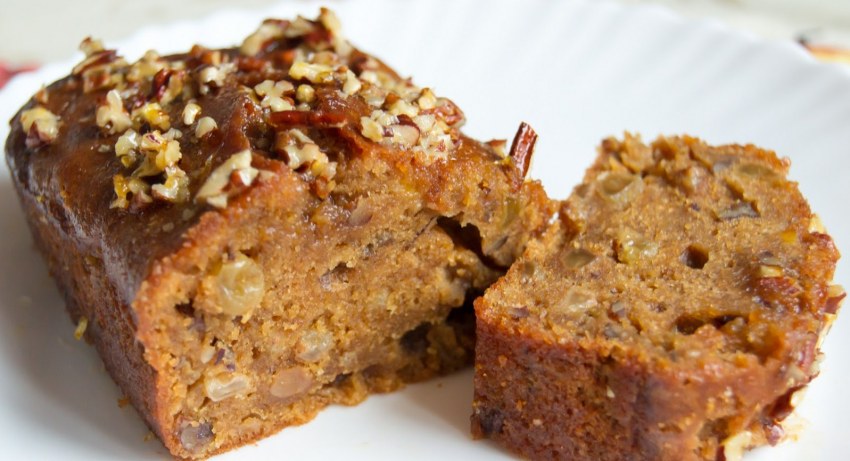 Кекс с изюмом и орехами