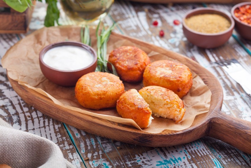Лепёшки из кукурузной муки с сулугуни