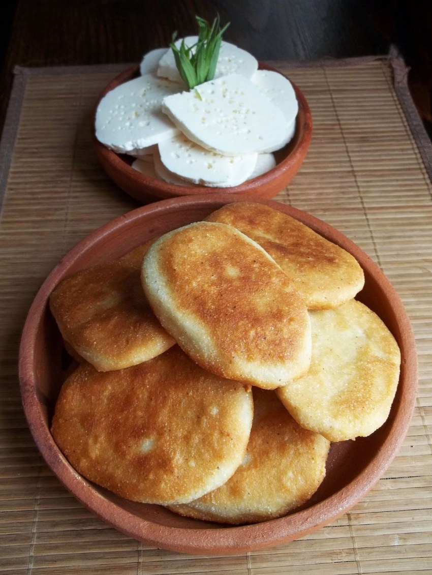 Грузинские кукурузные лепешки мчади