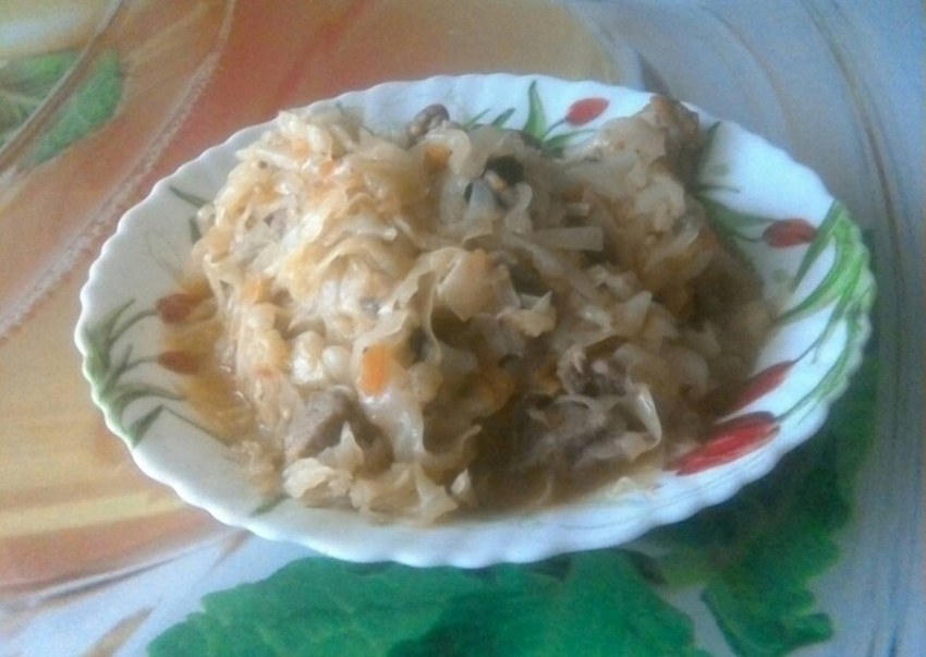 Капуста с мясом и грибами в мультиварке
