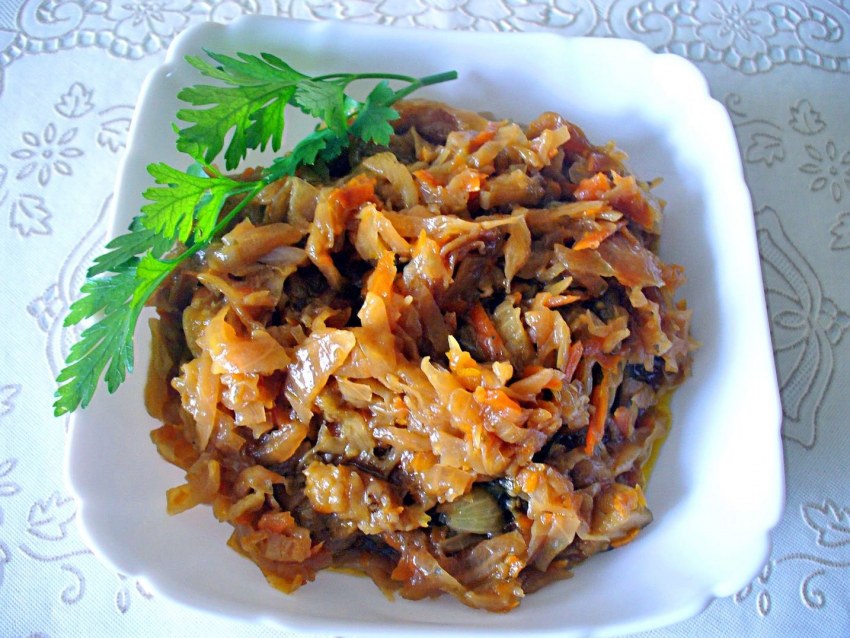 Солянка из квашеной капусты с грибами