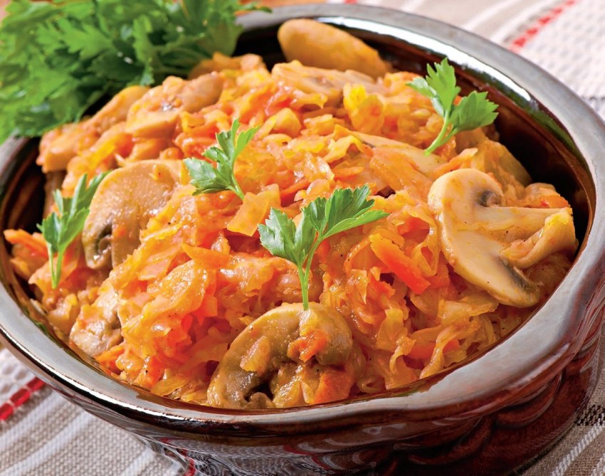 Солянка с грибами и капустой