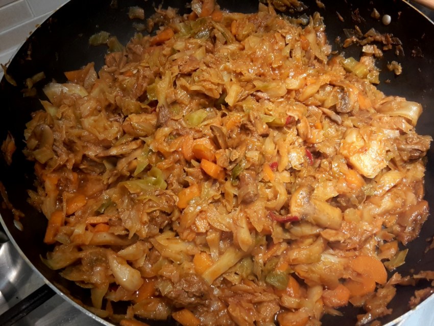 Тушёная капуста с мясом