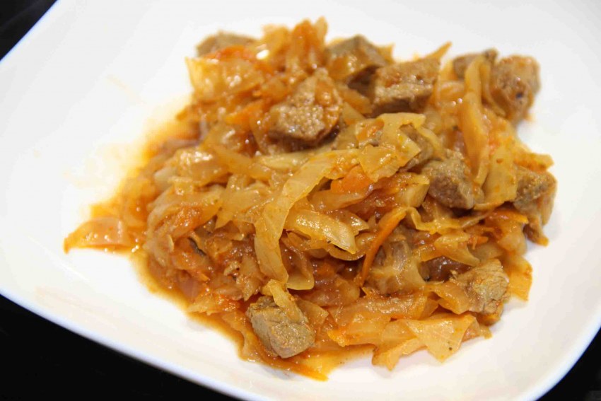 Тушёная капуста с мясом