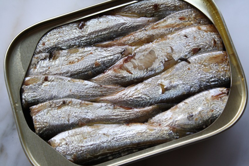Анчоусы в оливковом масле