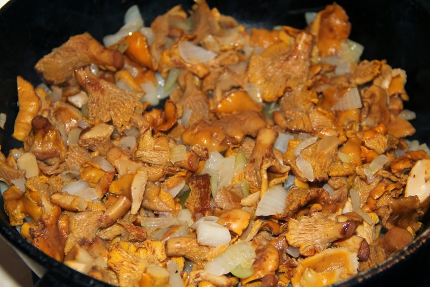 Грибы лисички с картошкой