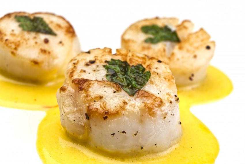 Гребешки с чесноком и петрушкой