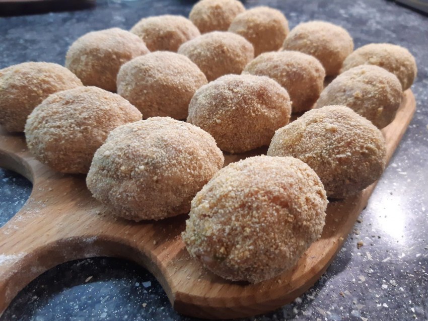Куриная грудка кусочками с яйцом