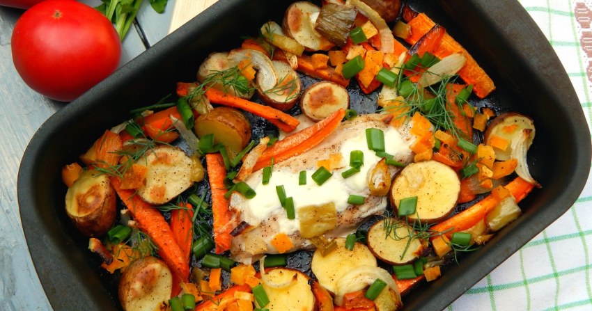 Курица тушеная с овощами в духовке