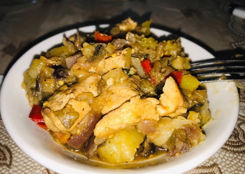 Курица с баклажанами и помидорами