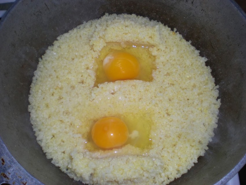 Пшённая каша с яичницей