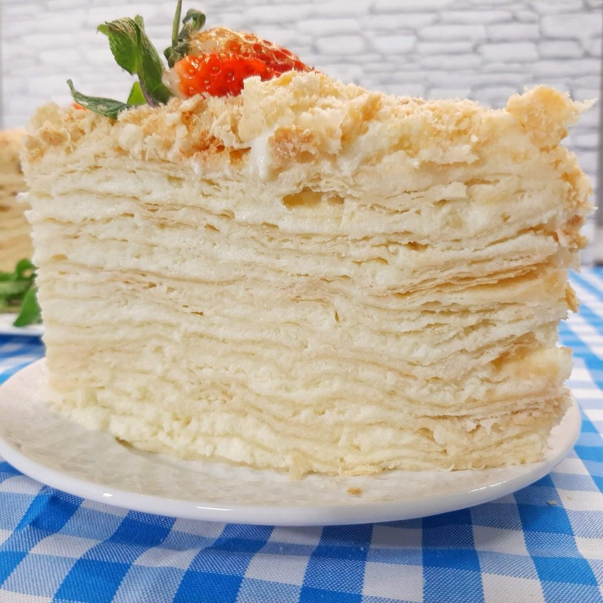 Торт слоеный с кремом