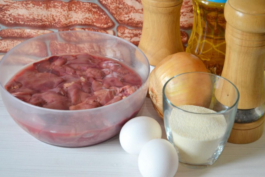 Печень куриная нарезаем