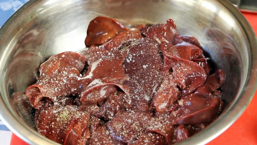 Куриная печень с грибами