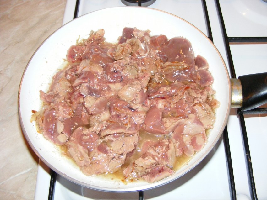 Салат с печенью и луком