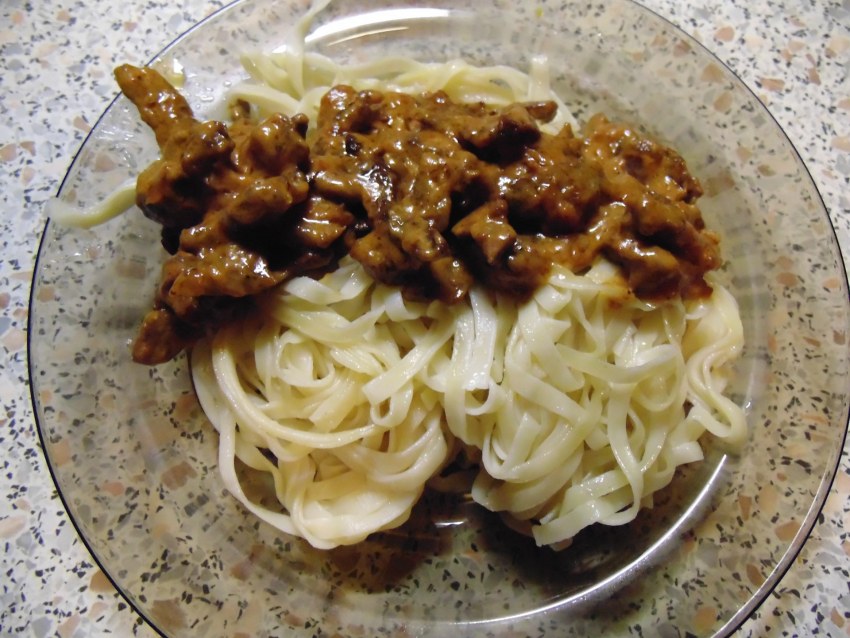Бефстроганов из курицы с грибами