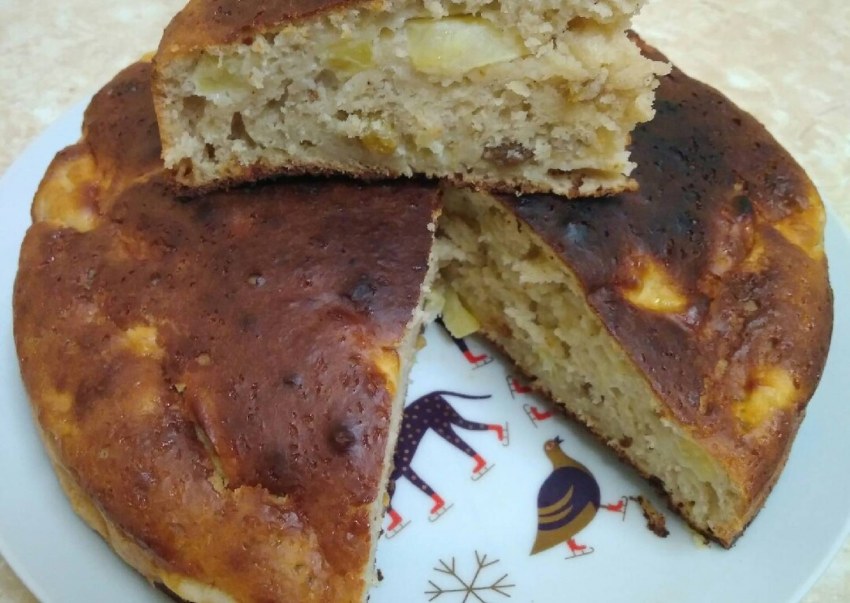 Пирог манник на кефире в духовке с яблоками
