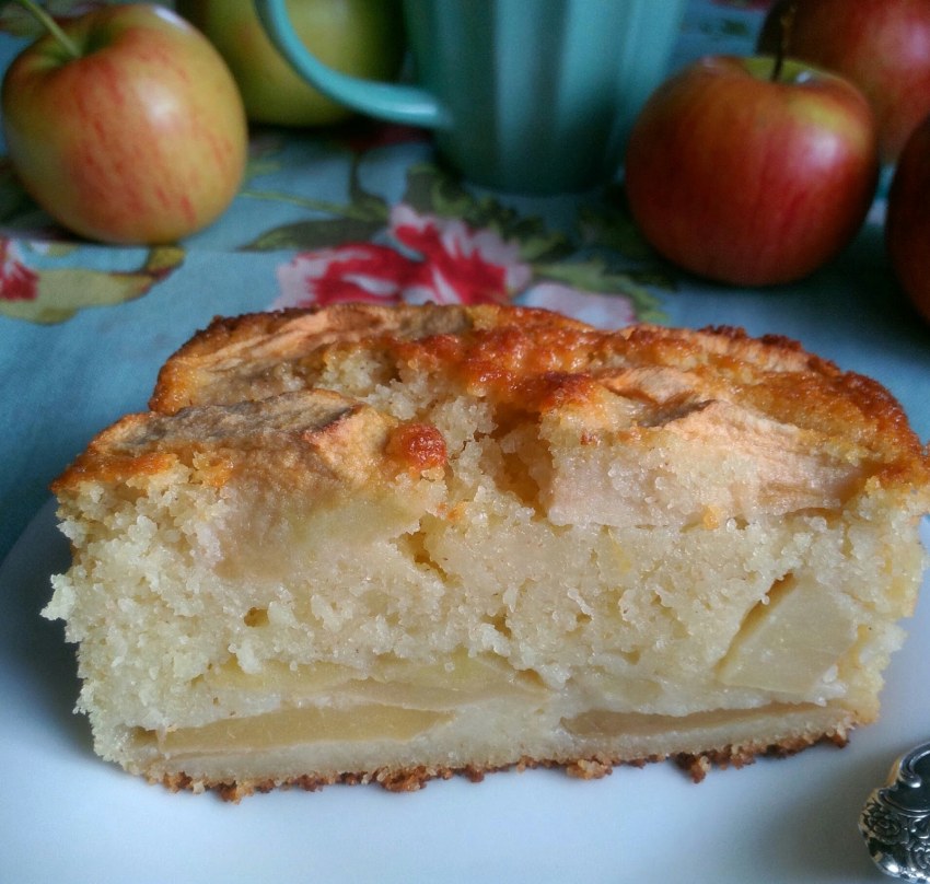 Шарлотка с яблоками