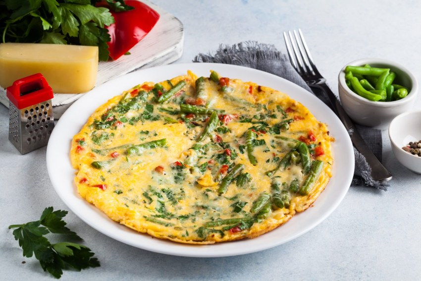 Омлет с овощами и зеленью