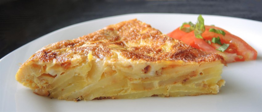 Нежный омлет с сыром и зеленью