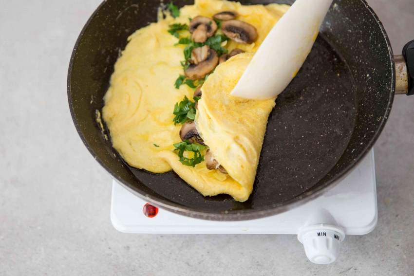 Салат с кальмарами и овощами