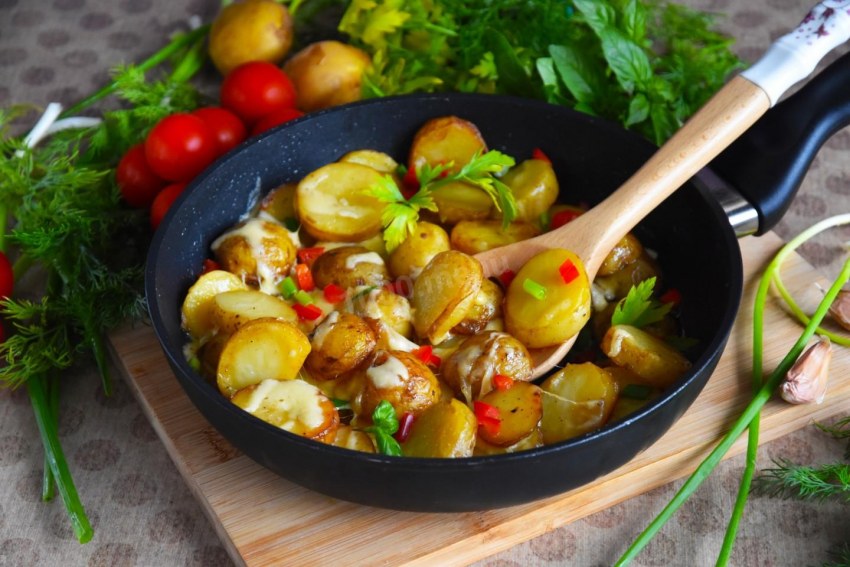 Жаркое с курицей и картошкой
