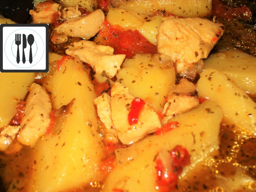 Курица с картошкой с перцем в духовке